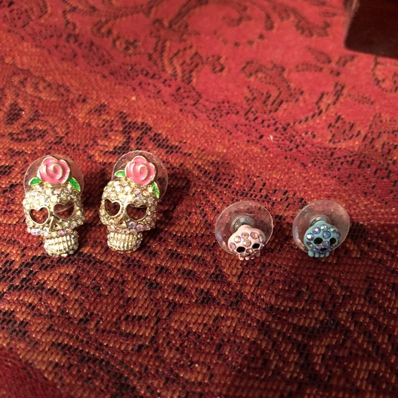 Betsey Johnson Accessories - Betsey Johnson earrings set